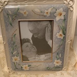 Lenox Sentiment Lily Porcelain Picture Frame 12 x 10 Holds 5 X 7 Photo